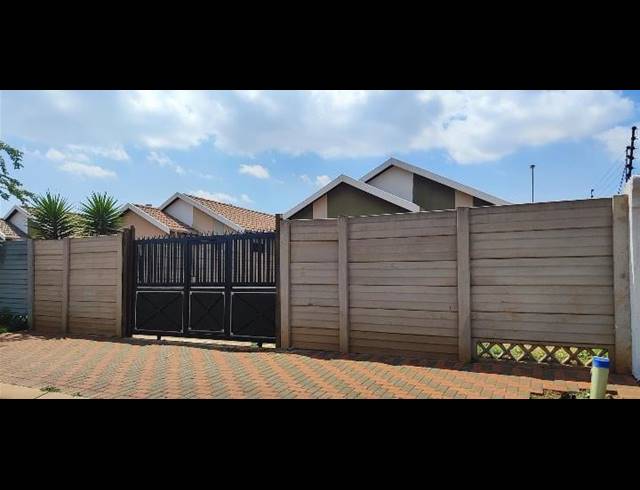 3 BEDROOM HOUSE FOR SALE IN SKY CITY